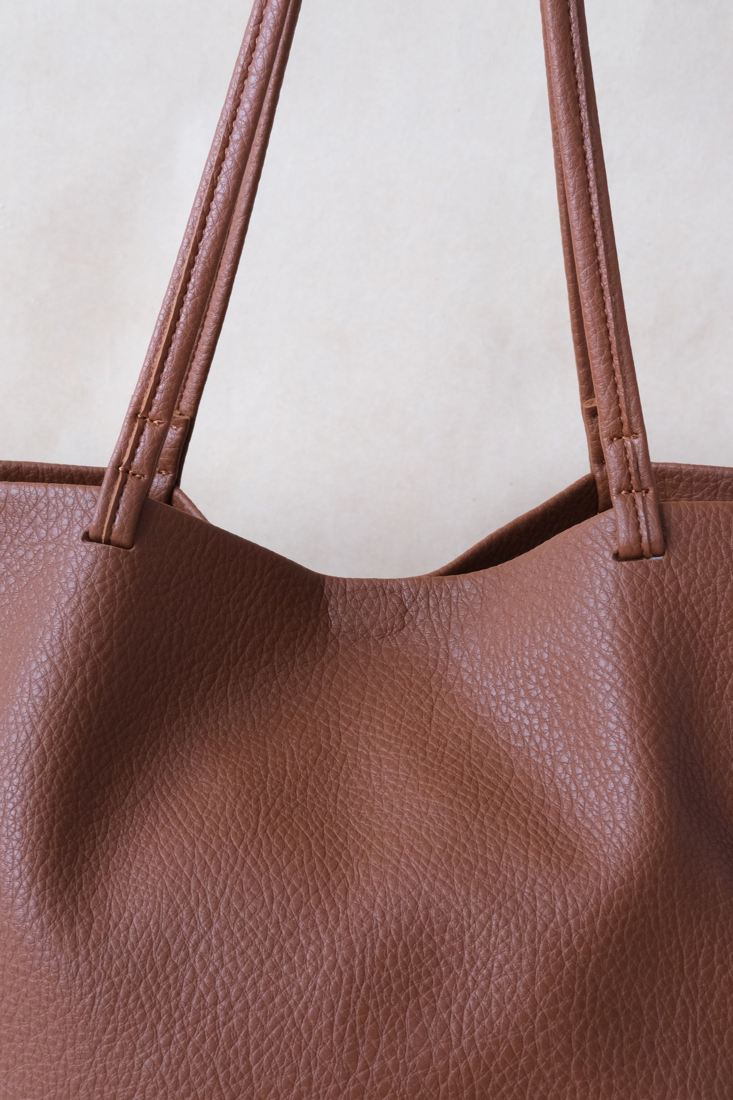 Ara Luxe Shoulder Tote - Chestnut