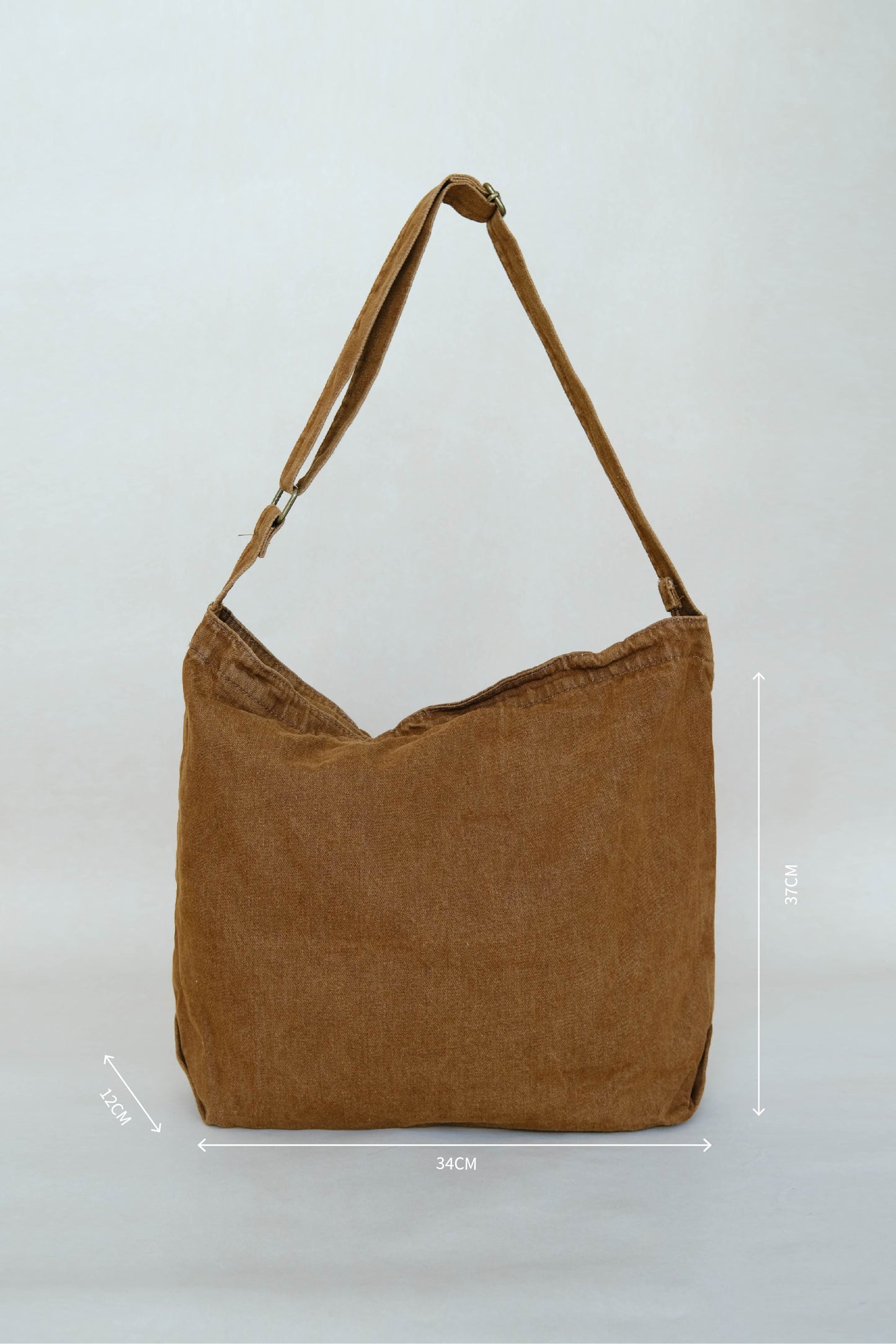 Simple canvas large capacity crossbody bag in brown