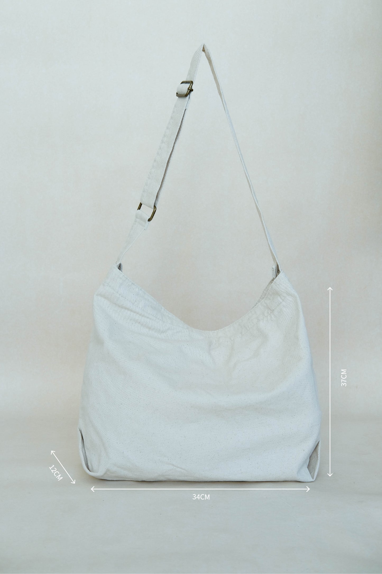 Simple canvas large capacity crossbody bag in cream white