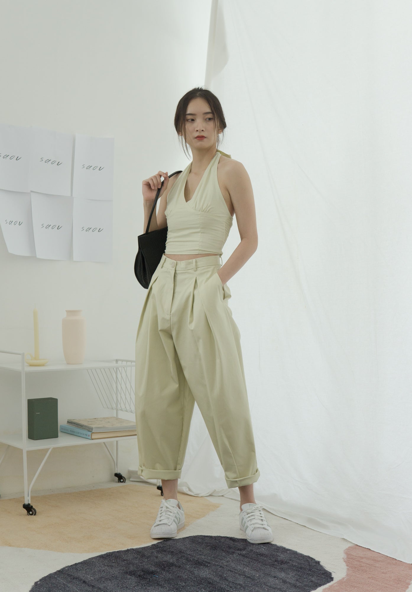 High-waisted, wide-legged nine-point pants in light green