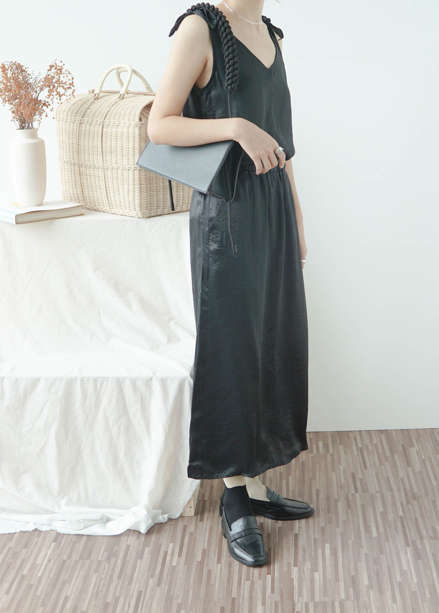 High-waist thin solid color skirt A-line skirt in classic black