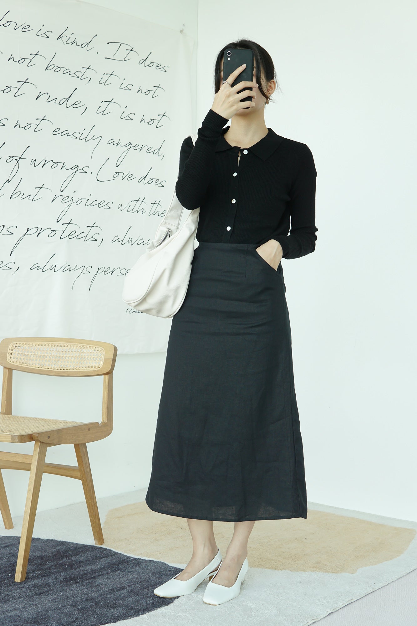 Linen skirt in classic black