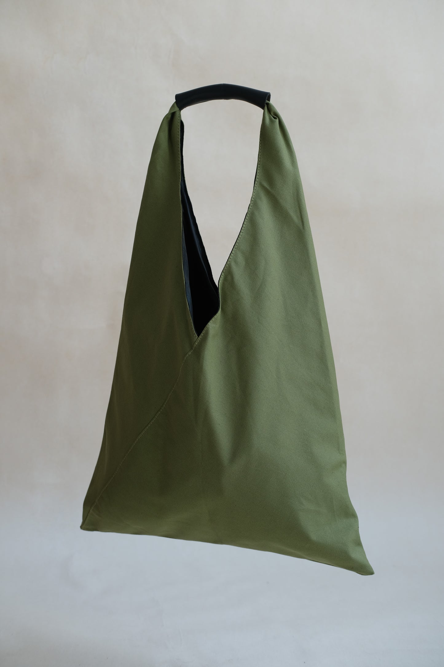 Panels of casual canvas bag in army green