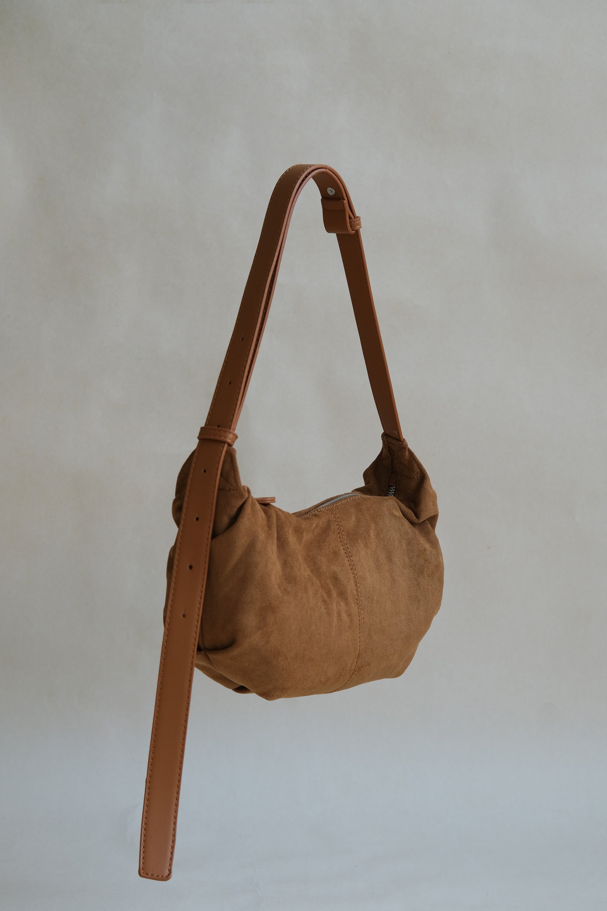 DUMPLING BAG 30 IN WHTE CALFSKIN main image 0