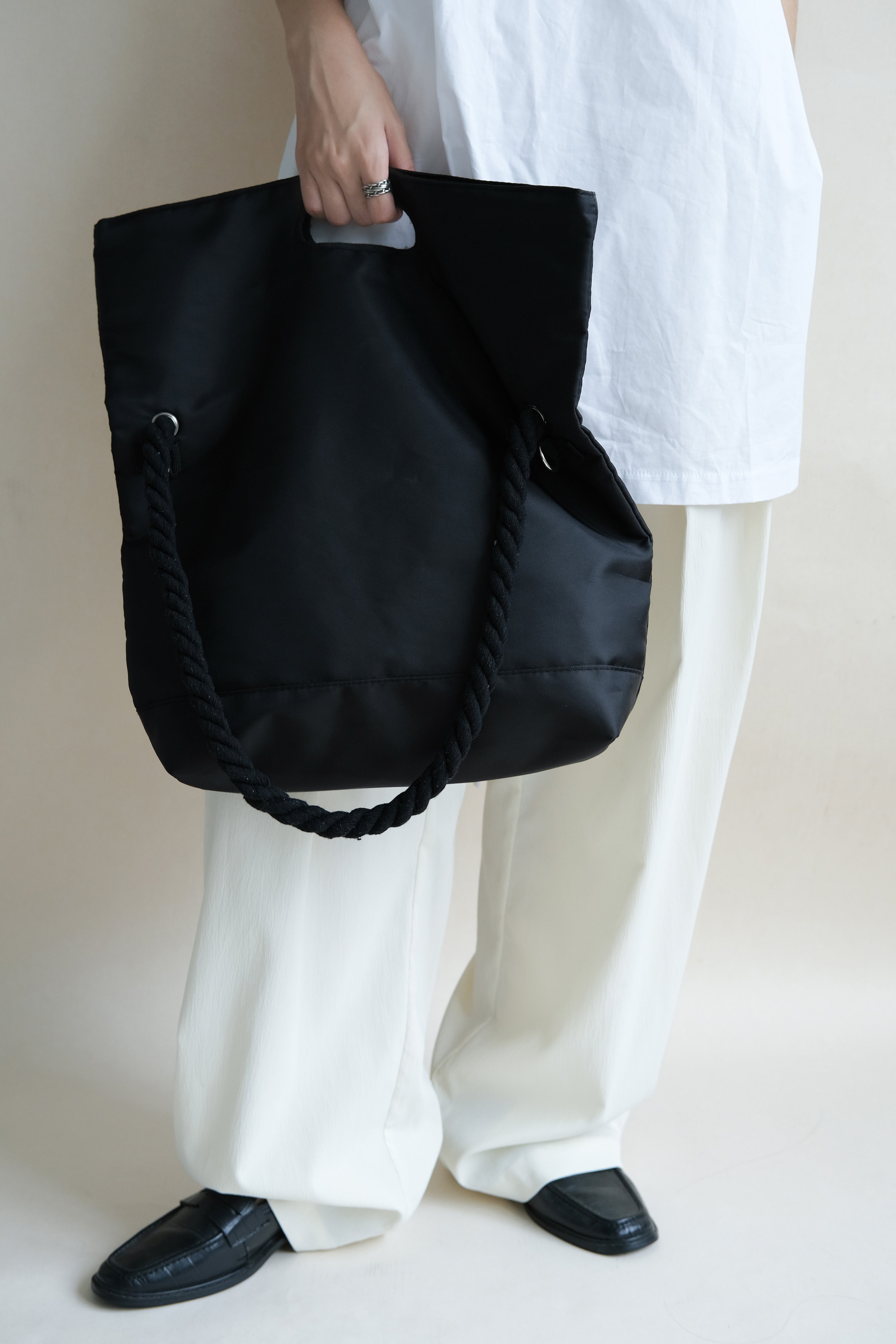 Shoulder bag in black – S A O U