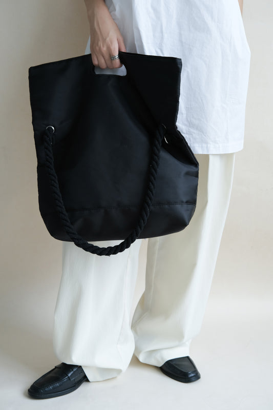 Shoulder bag in black