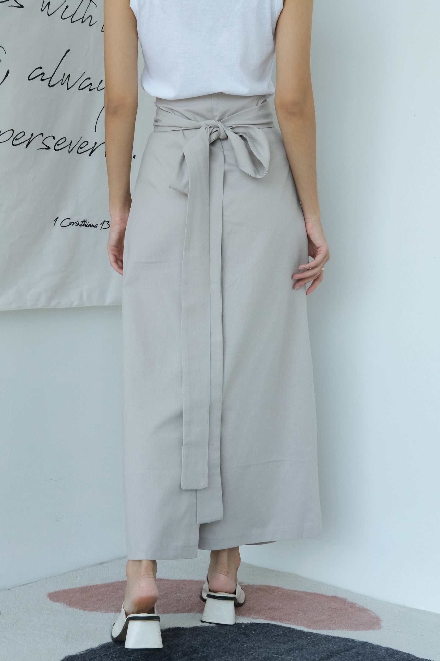 Cross-tie multi-wearing a-line skirt in light grey