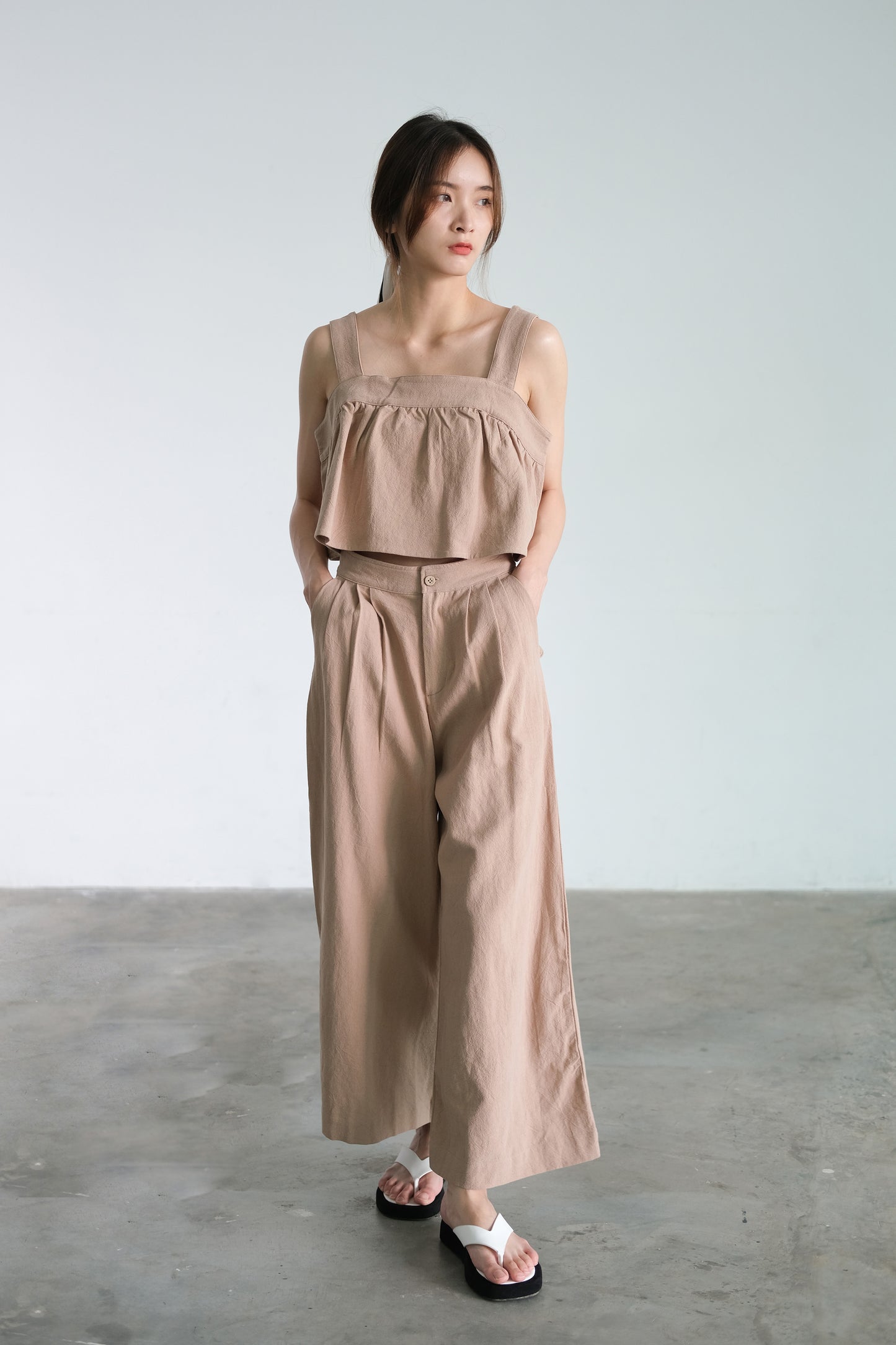 Cropped wide-leg pants in coffee