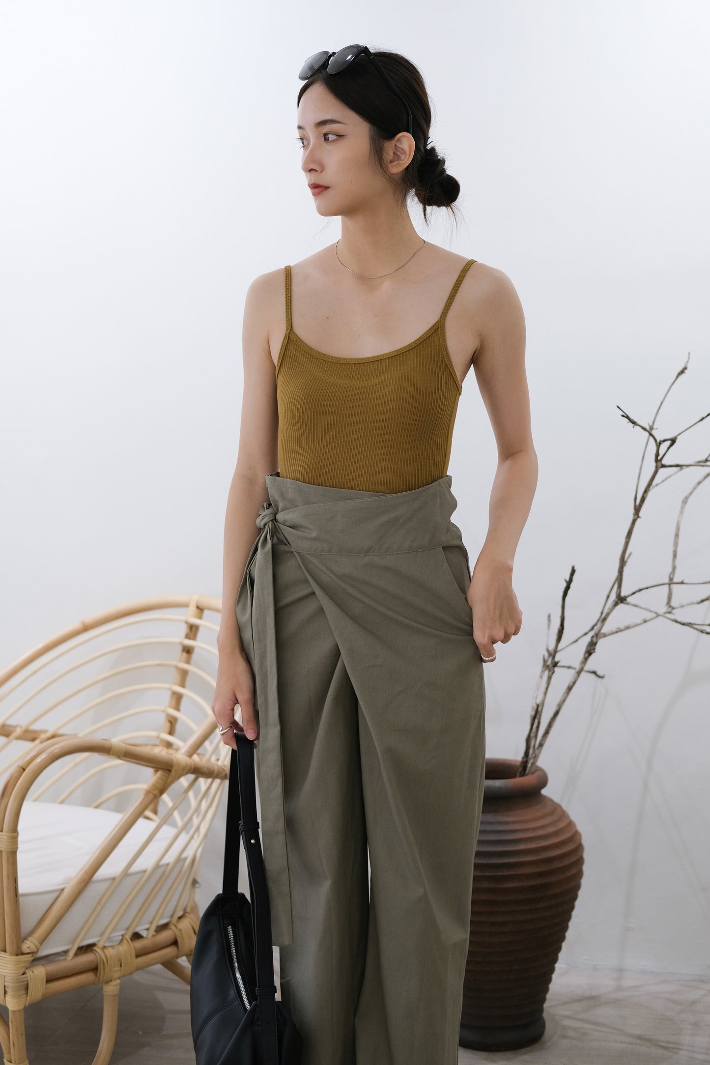 Tie loose casual trousers in grey green