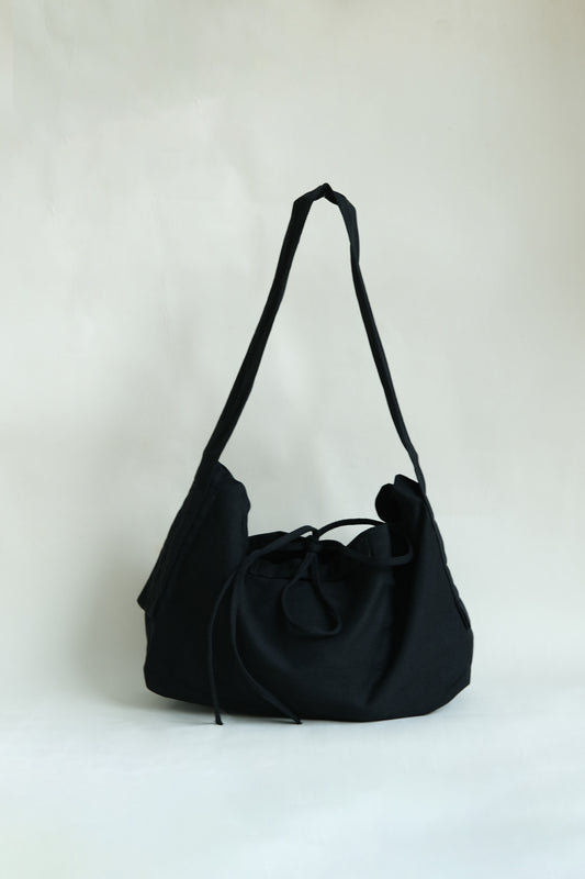 Lace canvas bag in classic black color