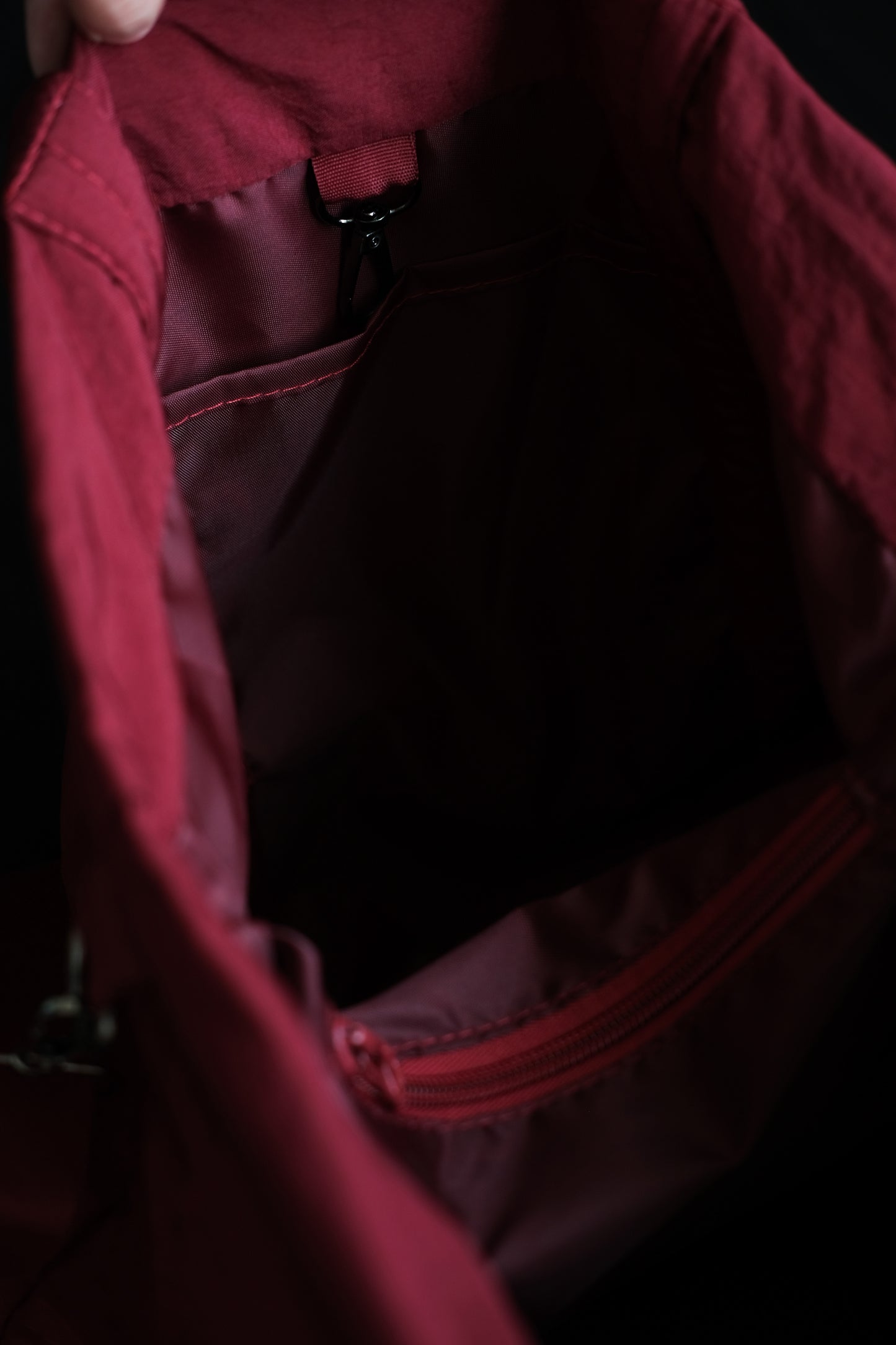 Casual nylon shoulder handbag in red wine