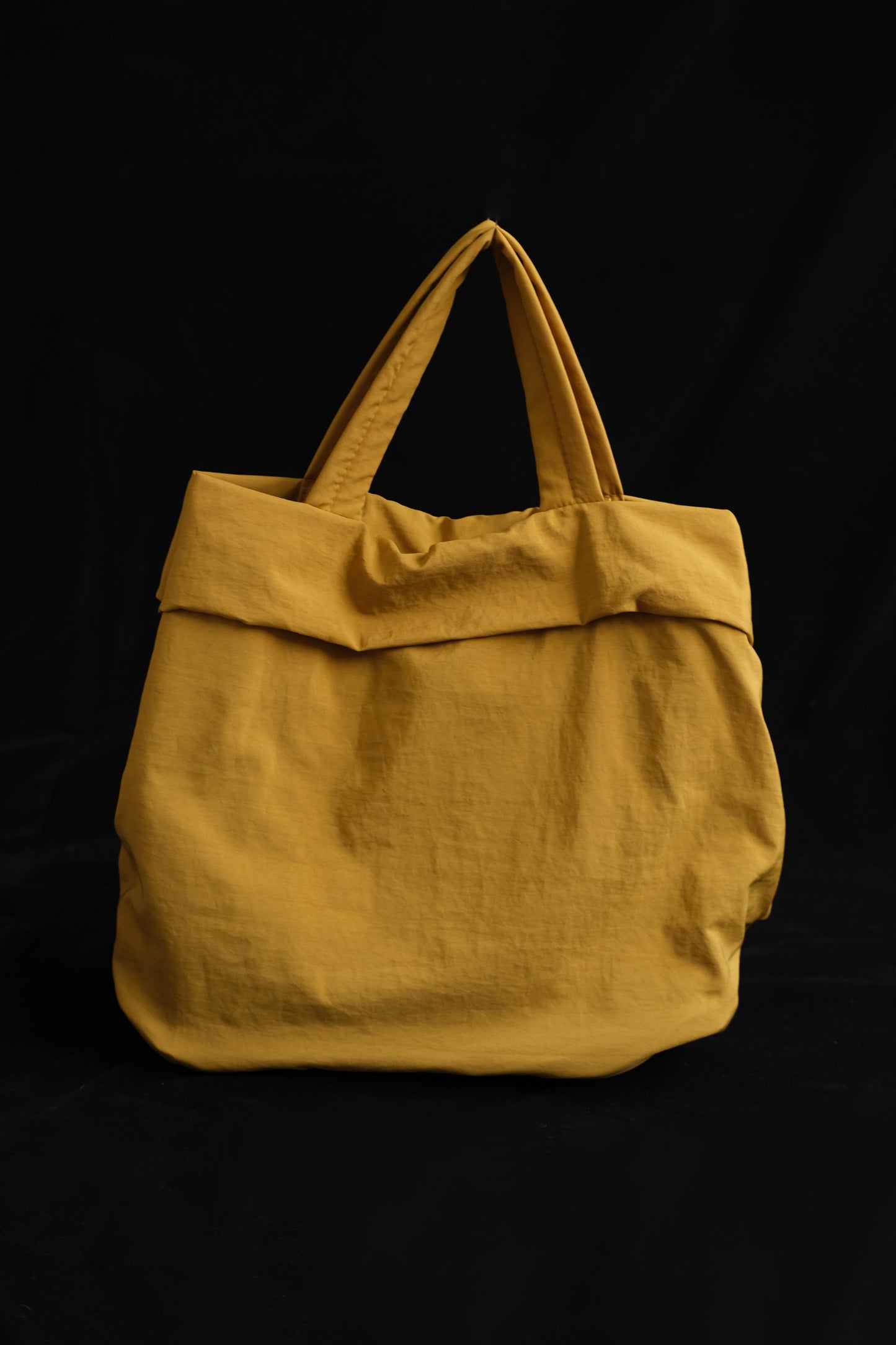 Casual nylon shoulder handbag in lemon yellow