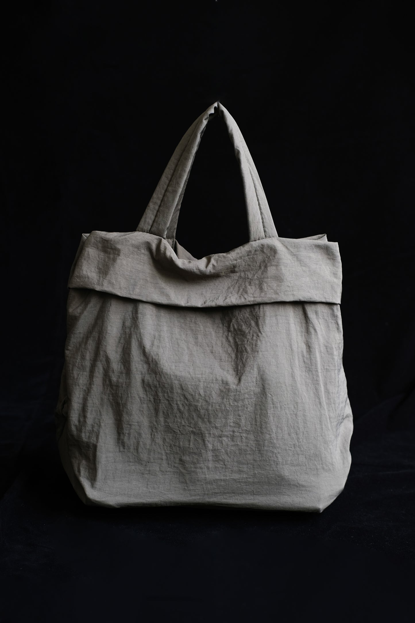 Casual nylon shoulder handbag in olive green