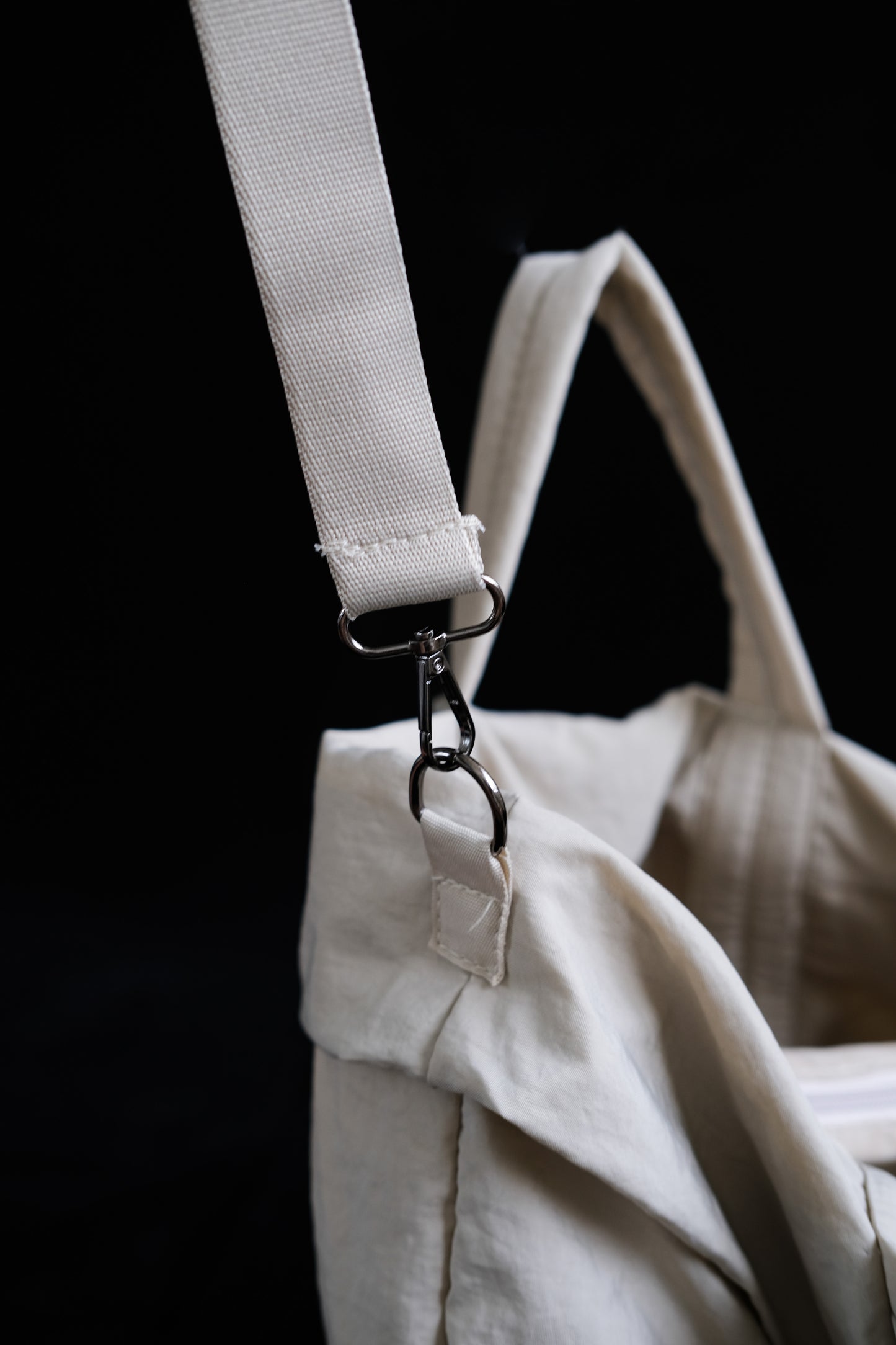 Casual nylon shoulder handbag in light beige
