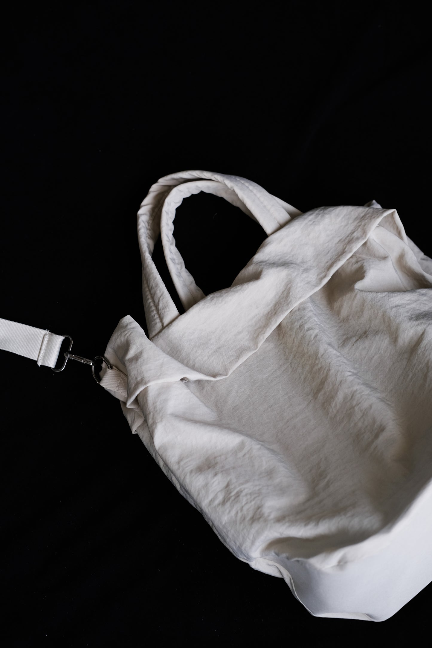 Casual nylon shoulder handbag in light beige