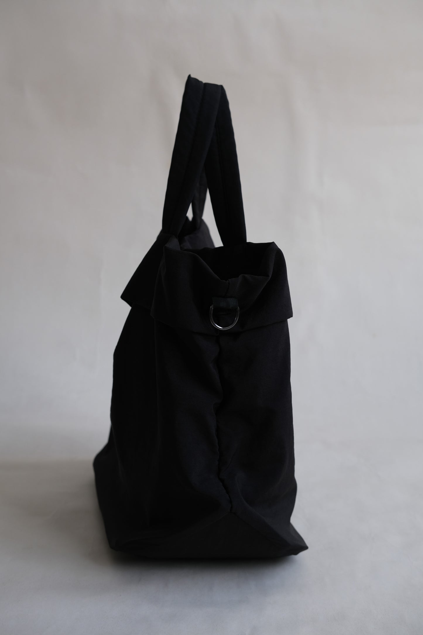Casual nylon shoulder handbag in classic black