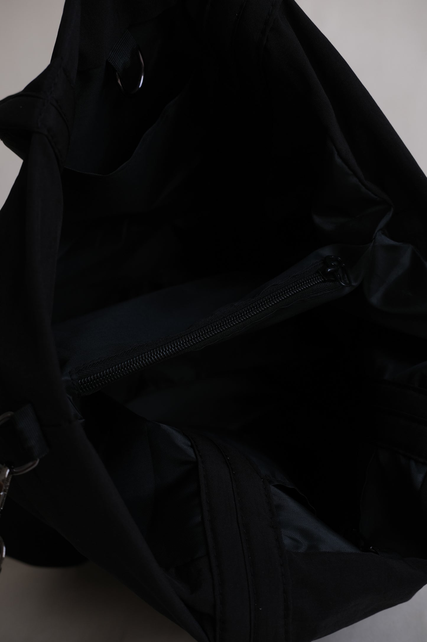 Casual nylon shoulder handbag in classic black