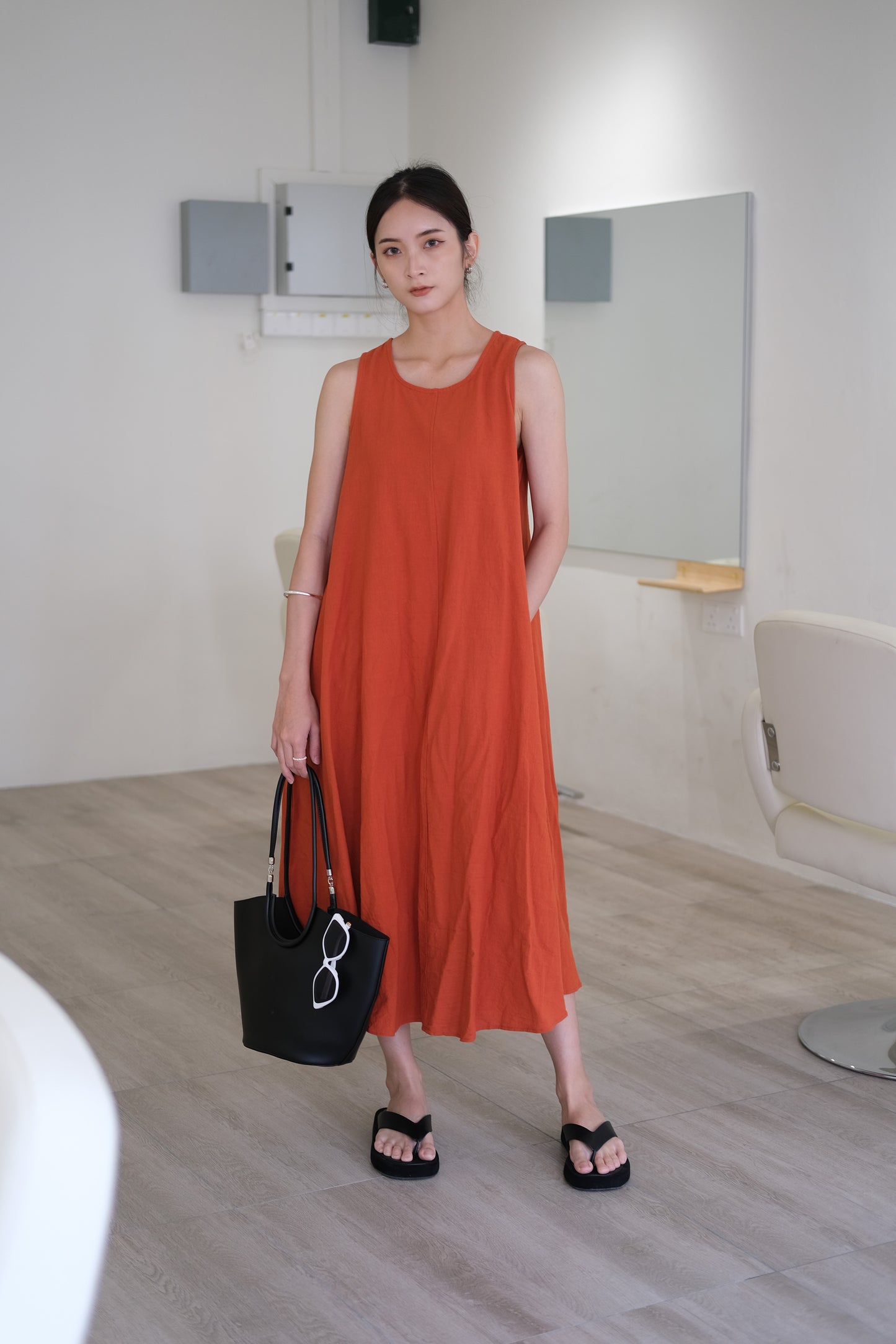 Sleeveless cotton and linen dress in brick red
