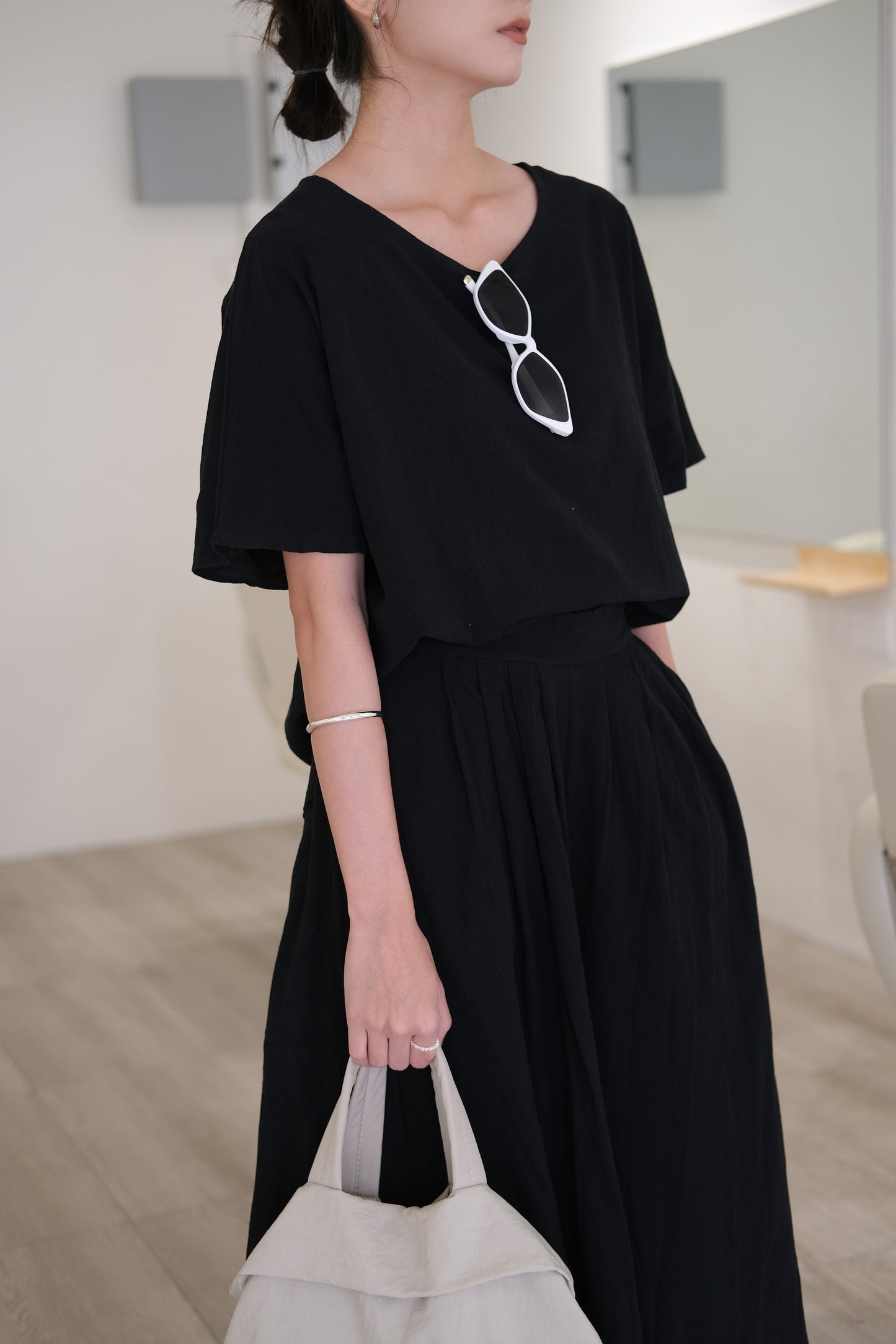 Cotton and linen short-sleeved T-shirt + wide-leg pants in classic black
