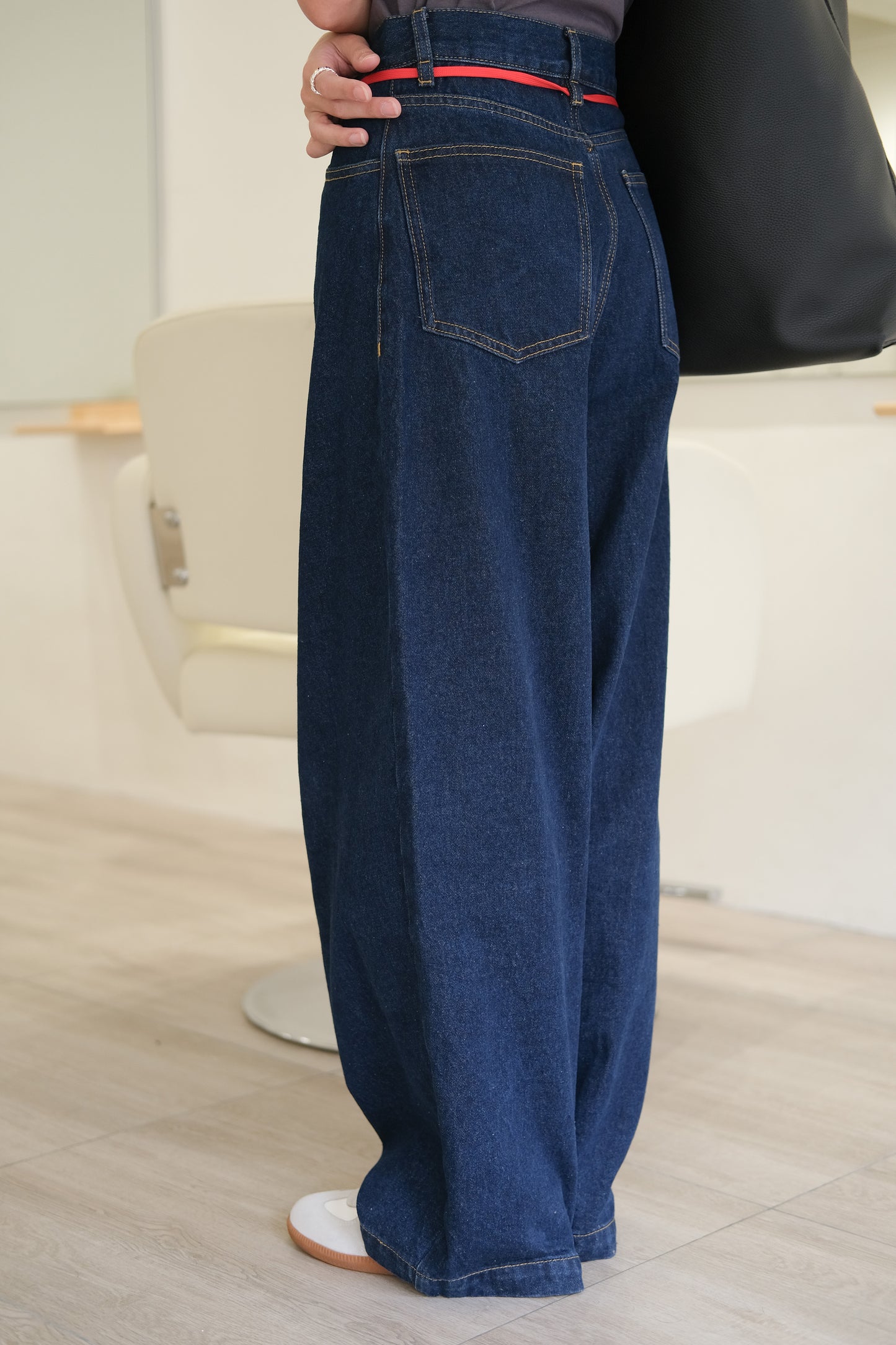 High-waisted wide-leg jeans