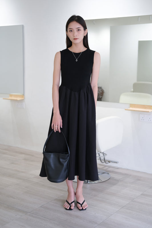 [SAMPLE RELEASE] Crewneck paneled pleated vest dress in classic black